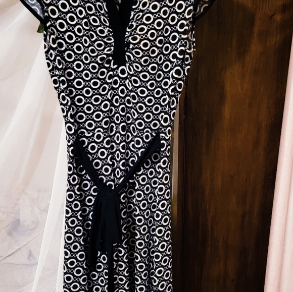 Le Chateau Bodycon Dress- Medium - Picture 3 of 4